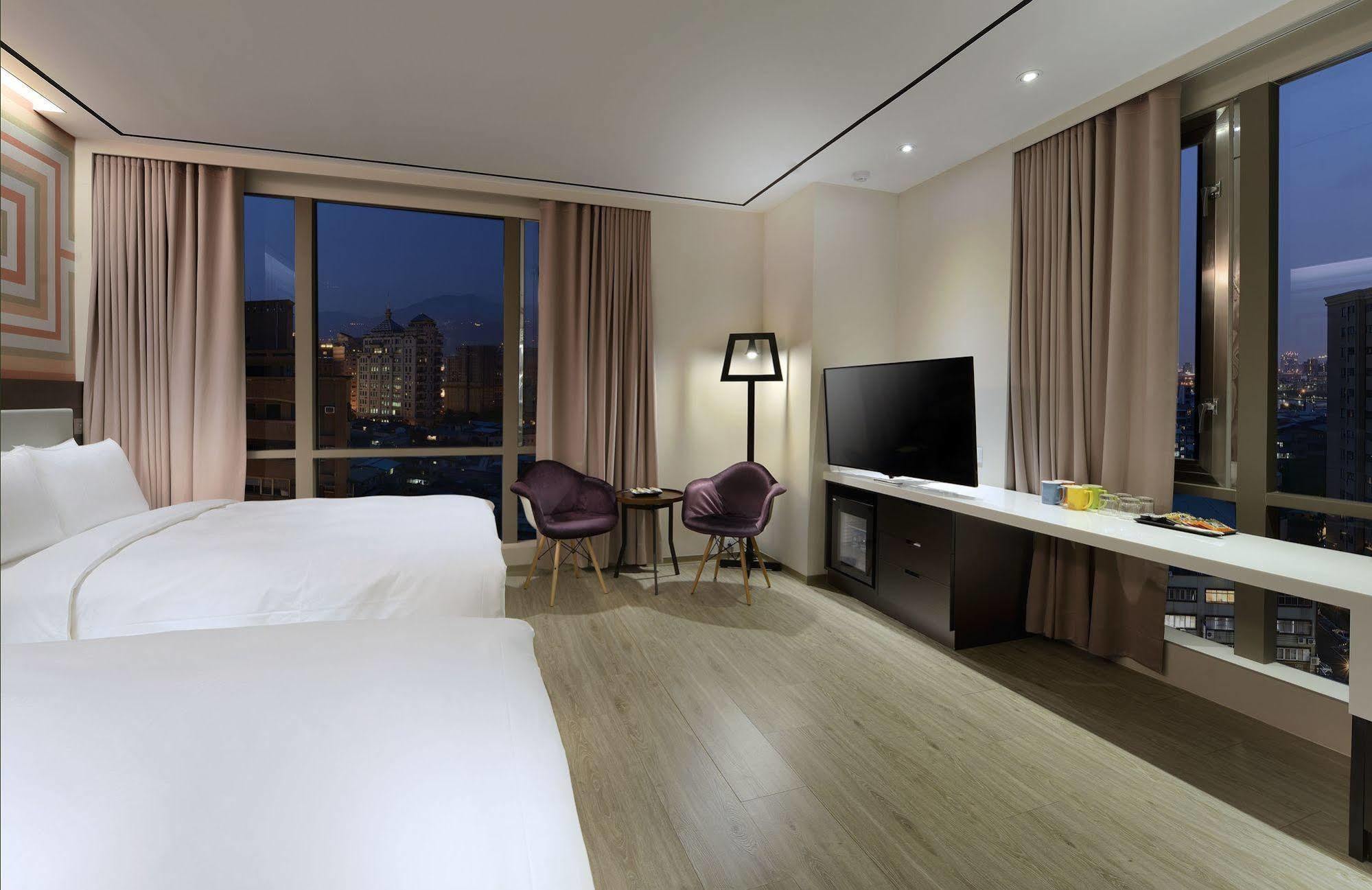 Uinn Business Hotel-Shihlin Тайпей Екстериор снимка
