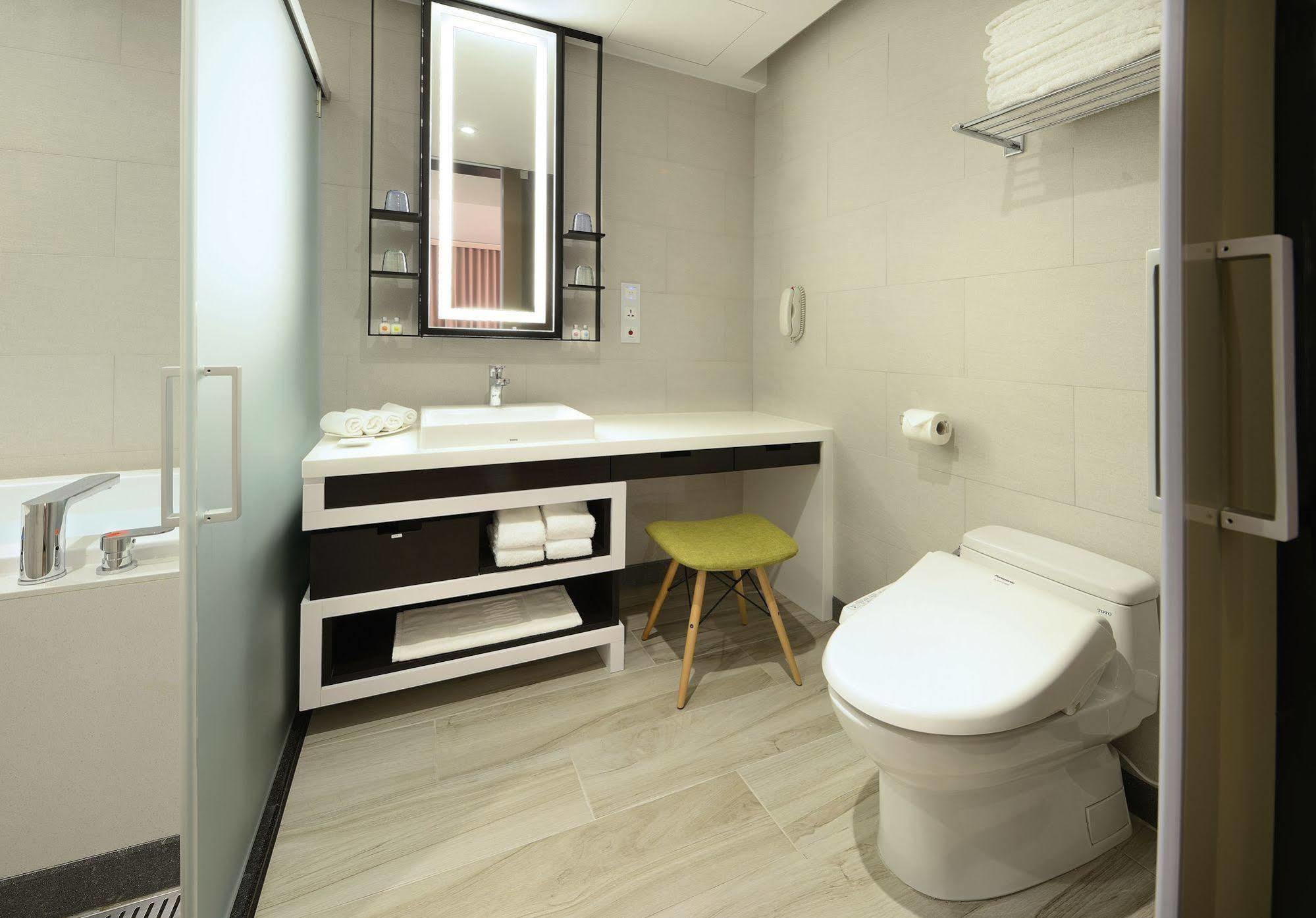 Uinn Business Hotel-Shihlin Тайпей Екстериор снимка