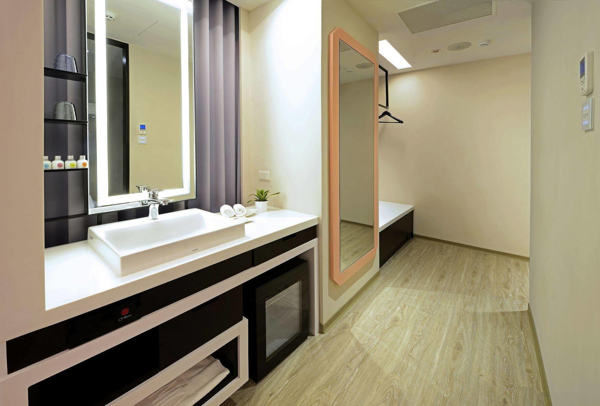 Uinn Business Hotel-Shihlin Тайпей Екстериор снимка
