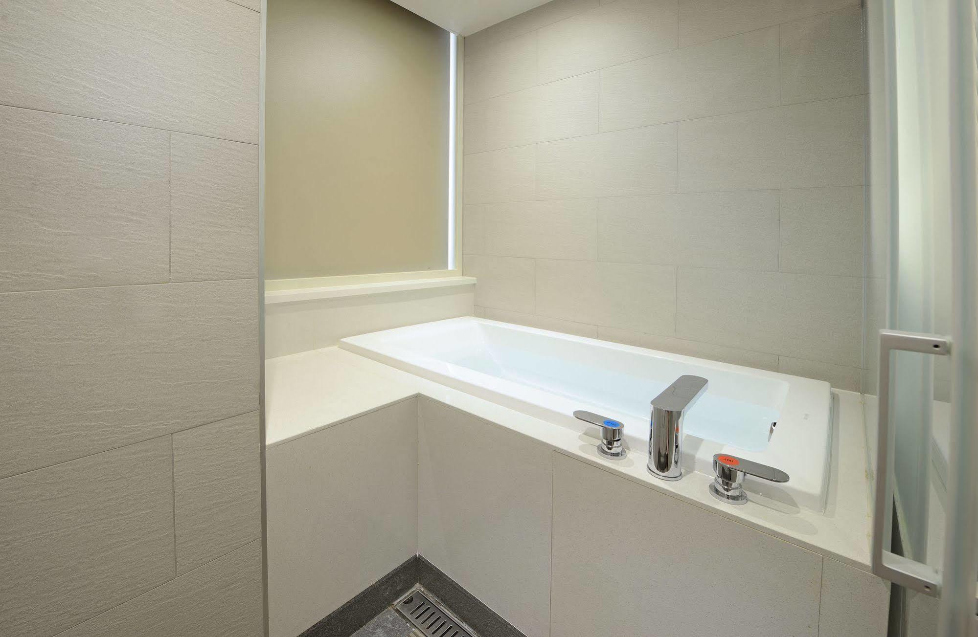 Uinn Business Hotel-Shihlin Тайпей Екстериор снимка