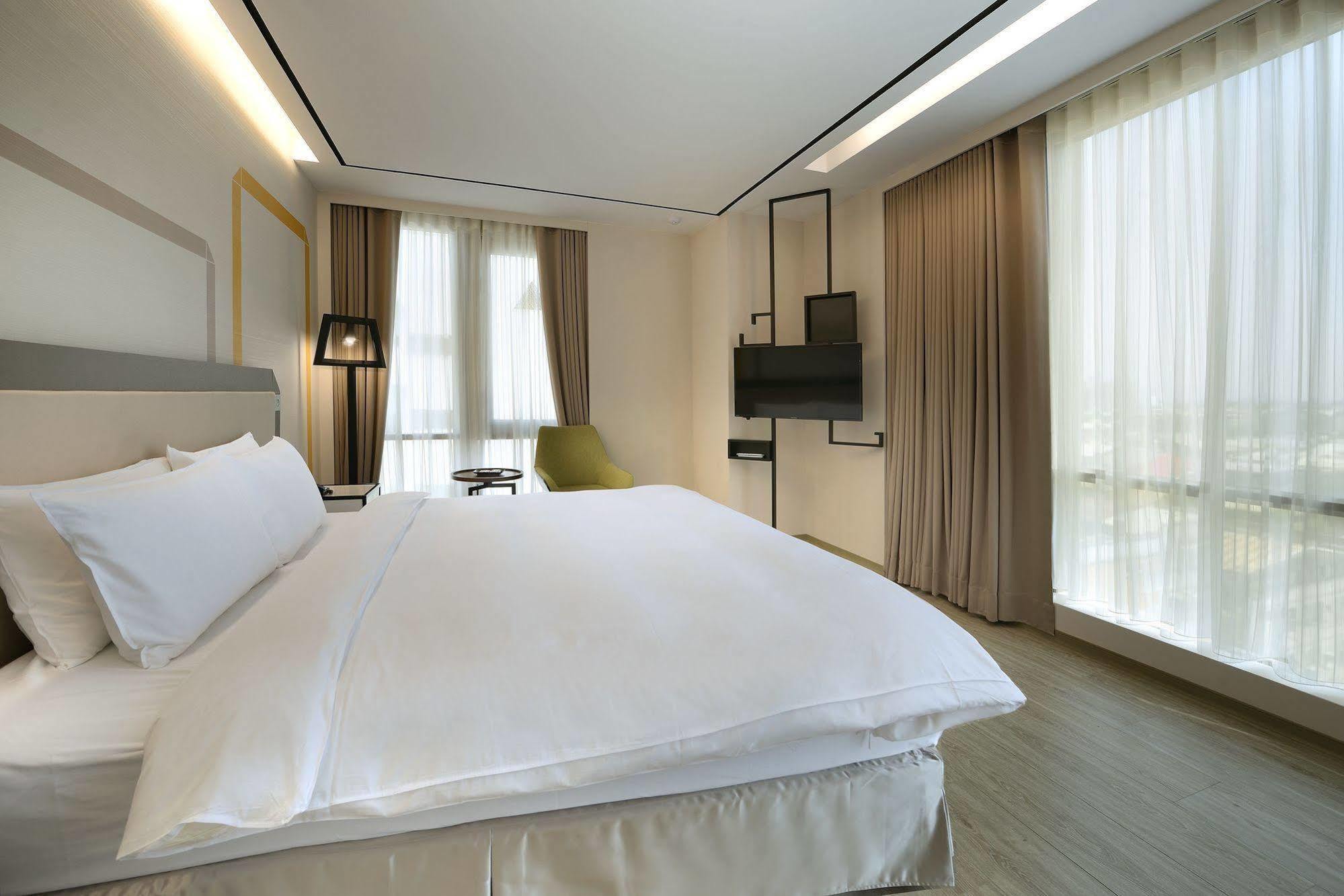 Uinn Business Hotel-Shihlin Тайпей Екстериор снимка